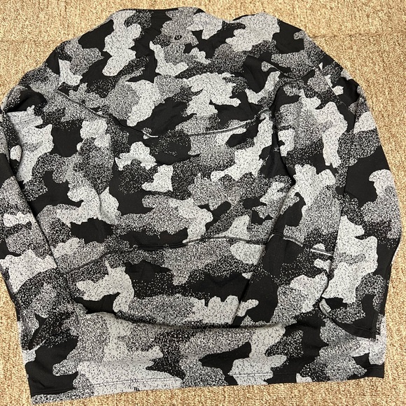 Lululemon Back in Action - Picture 2 of 6